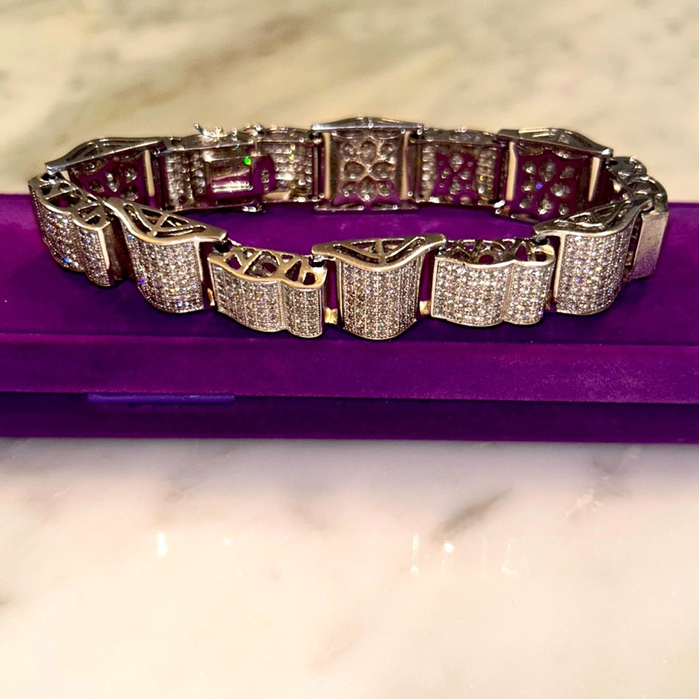 Hardly worn. Kay Jewelers Men’s Diamond Sterling Silver 1 carat link bracelet